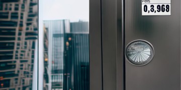 物业费里包含电梯年检费用吗？