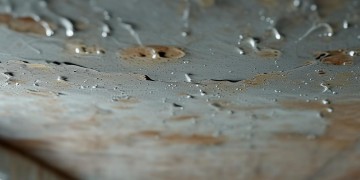 楼上漏水能起诉物业吗？